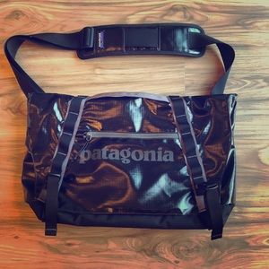 Patagonia Half Mass Messenger Bag ~ Black